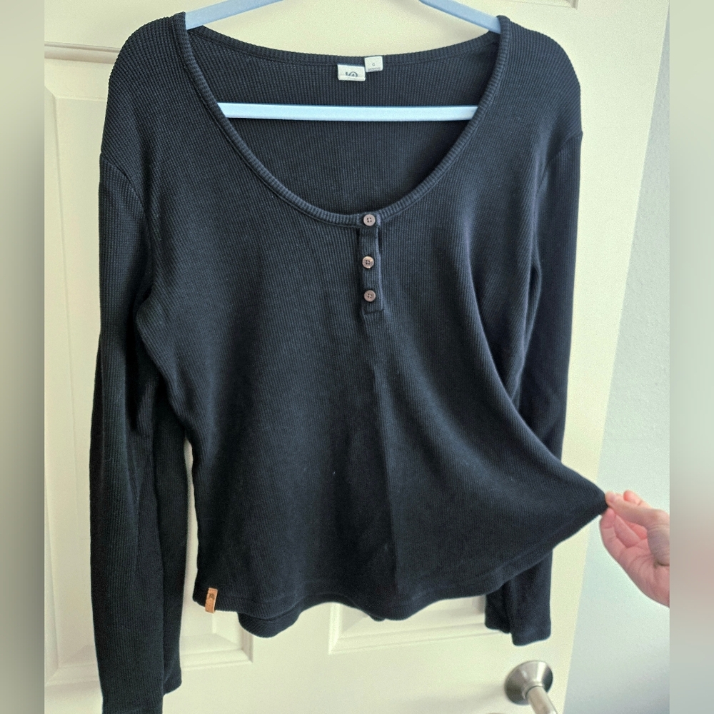 Tentree Waffle Knit Black Long Sleeve Henley Top w/ Wood Buttons & Curved Hem